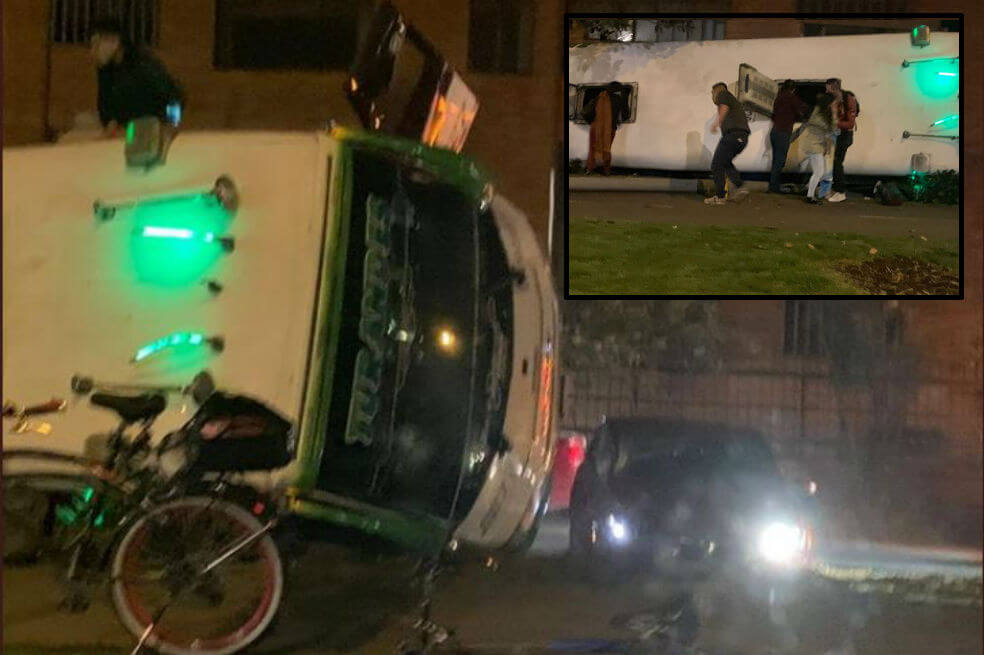 Tras chocarse con un carro, bus se volcó y tumbó un poste en la calle 127 en Bogotá