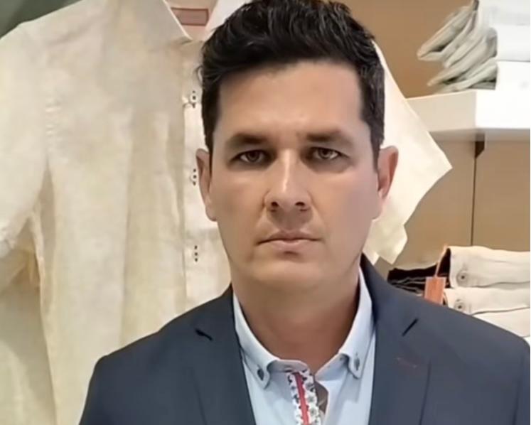Jon Sonen aparece y se defiende de denuncia de mujer esposada en su tienda
