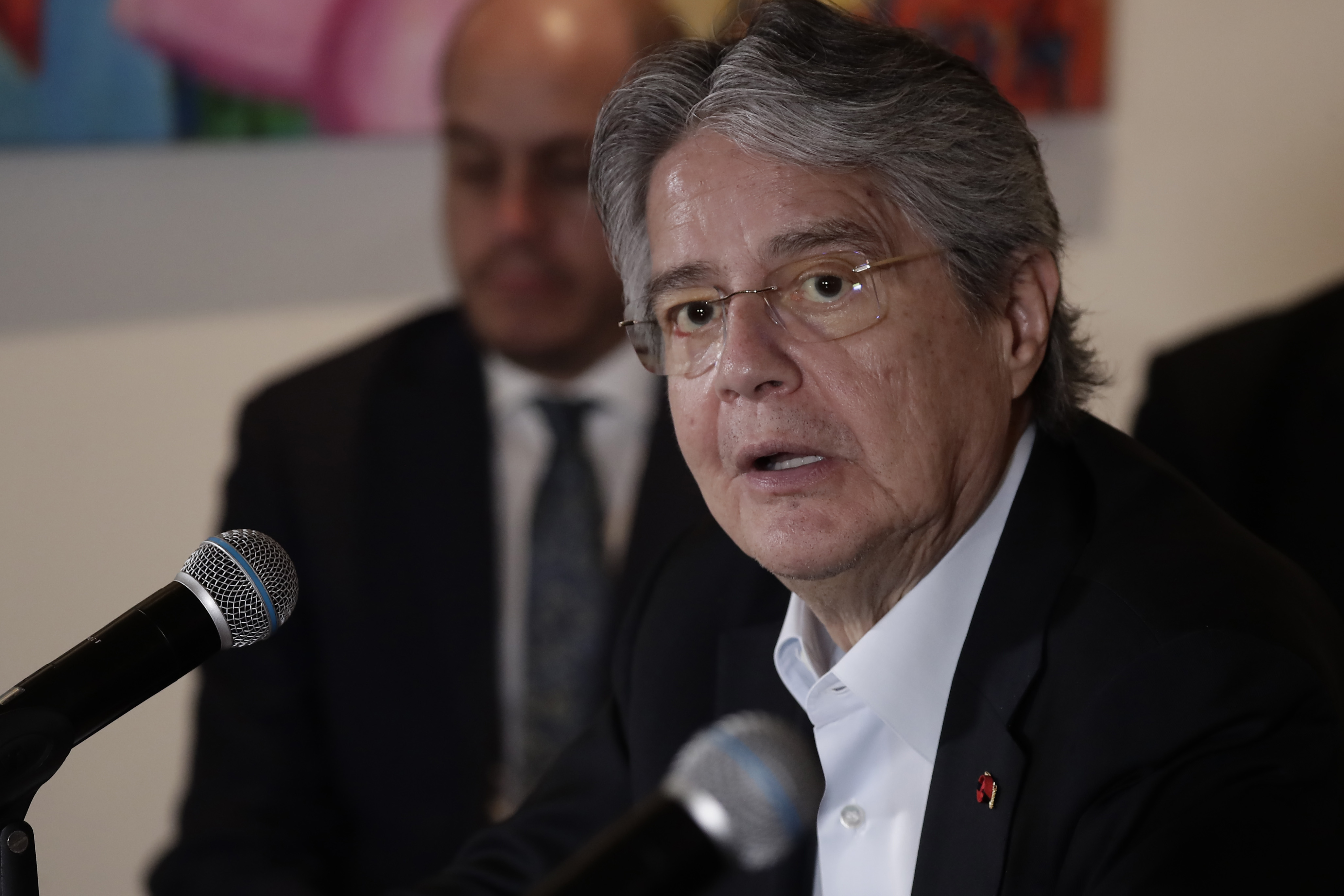 SJS01. SAN JOSÉ (COSTA RICA) 01/03/2023- El presidente de Ecuador, Guillermo Lasso habla hoy, en San José (Costa Rica). Lasso llegó este miércoles a Costa Rica para firmar junto a su homólogo costarricense Rodrigo Chaves el acuerdo comercial negociado entre ambos países, y también para participar en una reunión empresarial en busca de atraer inversiones. EFE/ Jeffrey Arguedas