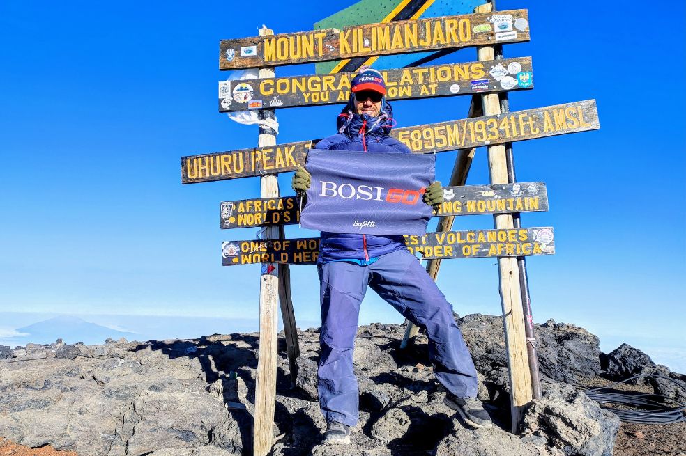 Tras escalar el Everest, el colombiano Mateo Isaza conquistó el Kilimanjaro