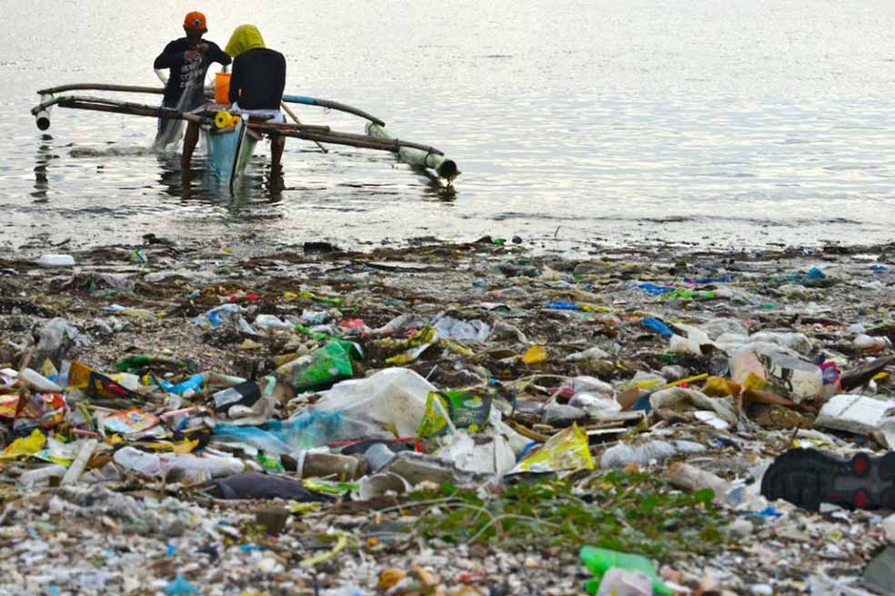 Greenpeace alerta que una de las principales víctimas del plástico es la salud humana