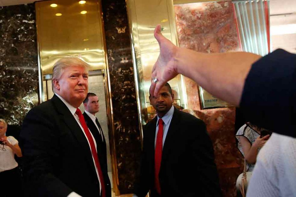 Trump dice «amar a los latinos» pero insiste contra «migración ilegal»