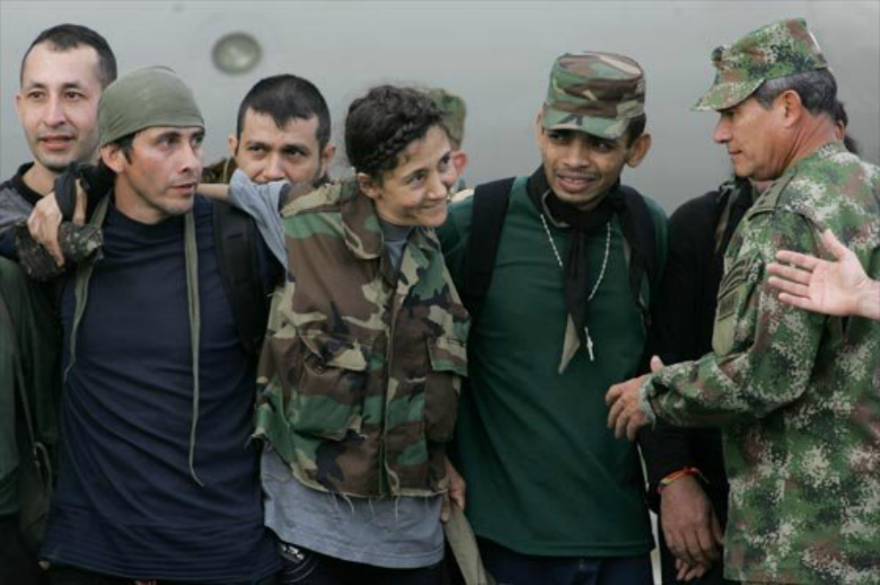 Entre la Seguridad Democrática y los acuerdos humanitarios