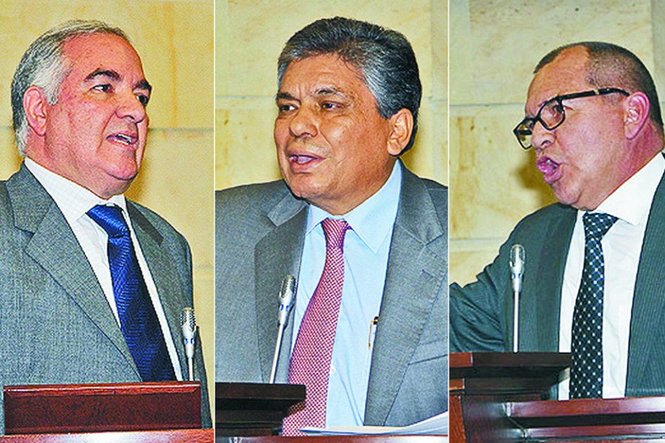 Los candidatos a la contraloría, el exprocurador Edgardo Maya y los exrepresentantes a la Cámara Gilberto Rondón y Carlos Ardilla. / Prensa Senado- Carlos Vargas