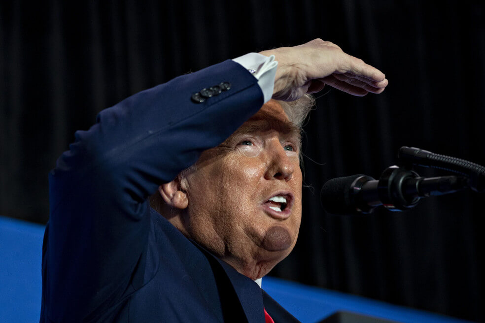 Trump insta a la Fed a volver a bajar tasas y dice que Wall Street va a repuntar