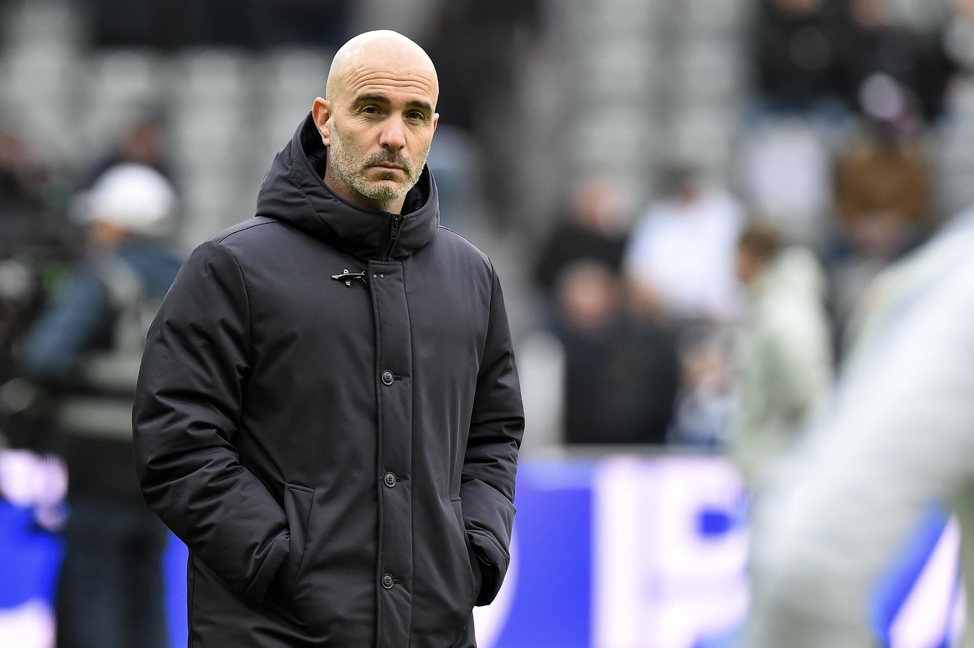 NEWCASTLE (United Kingdom), 01/01/2026.- (FILE) - Chelsea manager Enzo Maresca looks on prior to the English Premier League match between Newcastle United and Chelsea FC, in Newcastle, Britain, 20 December 2025 (re-issued 01 January 2026). Chelsea announced on 01 January 2026 that the club and Enzo Maresca will part ways with immediate effect. (Reino Unido) EFE/EPA/PETER POWELL EDITORIAL USE ONLY. No use with unauthorized audio, video, data, fixture lists, club/league logos, 'live' services or NFTs. Online in-match use limited to 120 images, no video emulation. No use in betting, games or single club/league/player publications.
