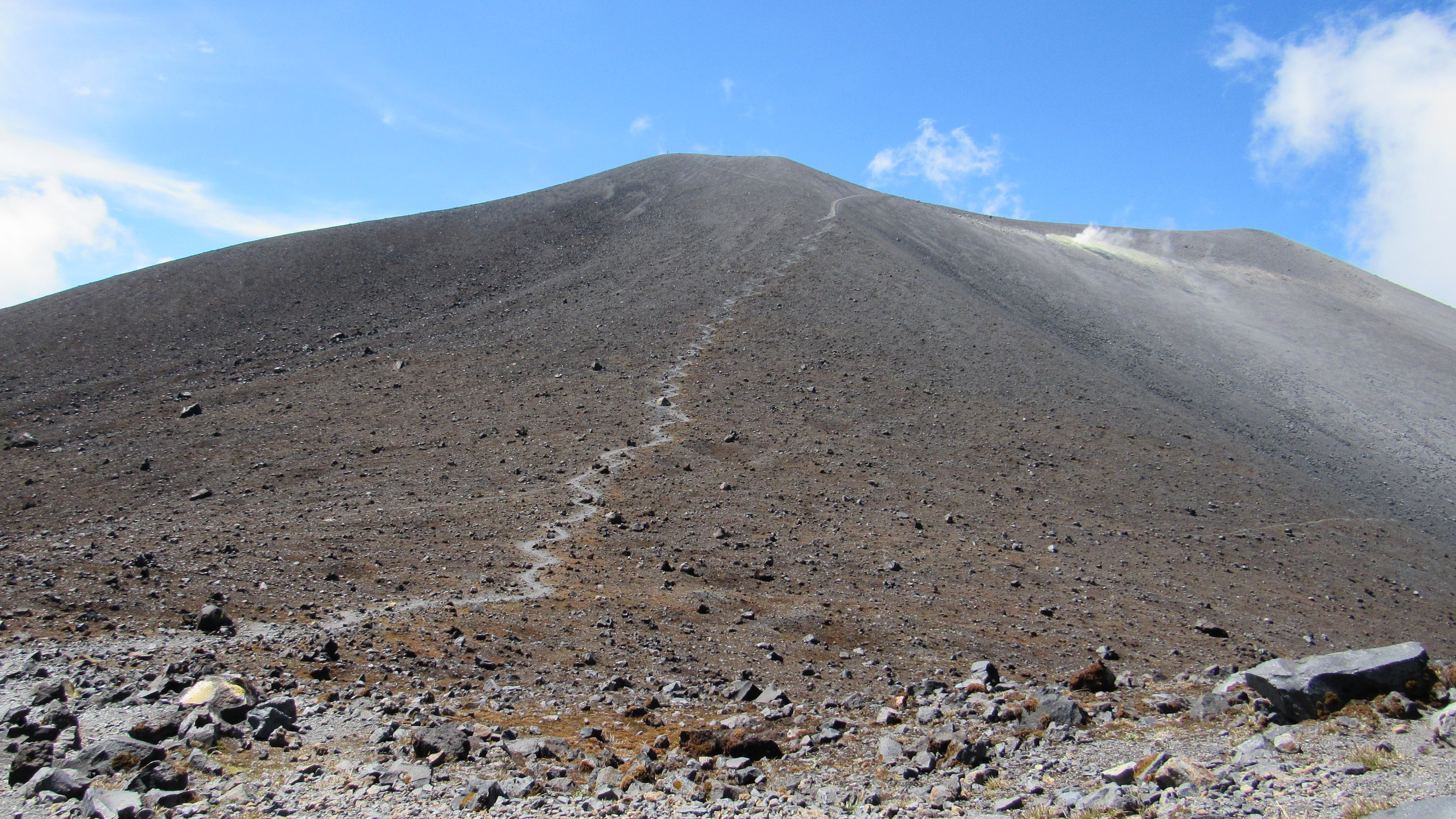 La UNGRD activa Sala de Crisis Nacional tras cambio a alerta naranja del volcán Puracé