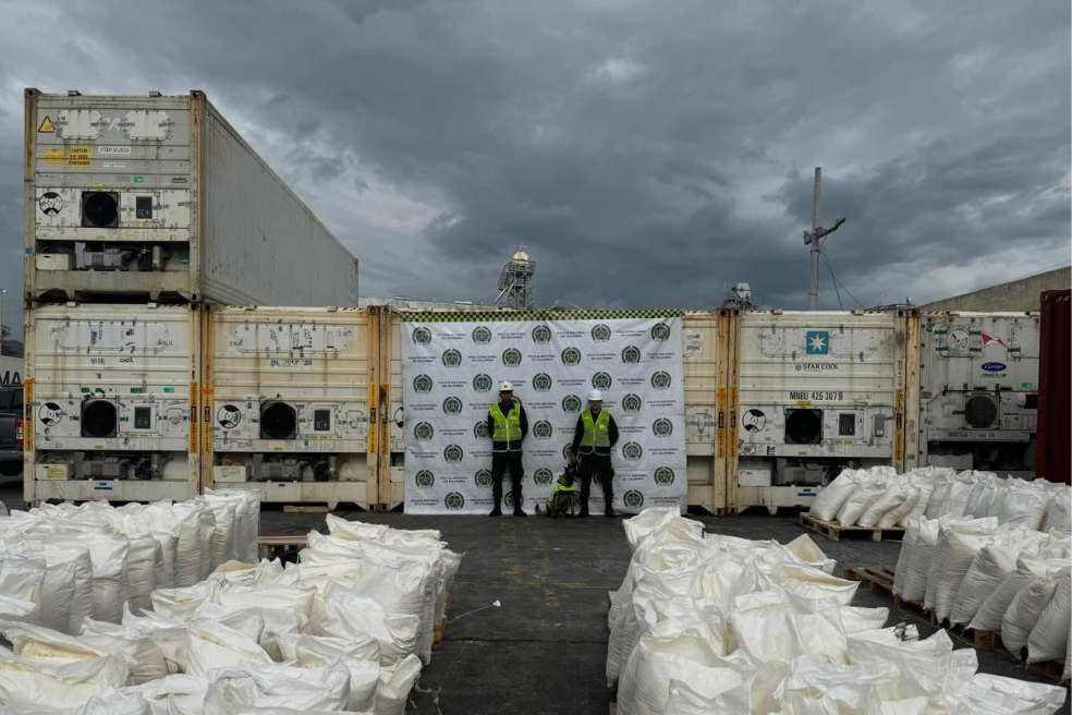 Incautan 4.100 kilos de cocaína en sacos de harina en Santa Marta