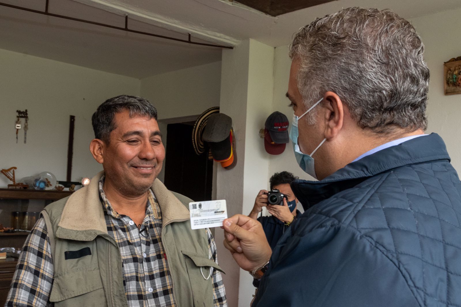 Con 49 años, Óscar Enrique Soto es oriundo de Acarigua y llegó a Colombia por Arauca en el 2017, cruzando en canoa desde el Venezuela.