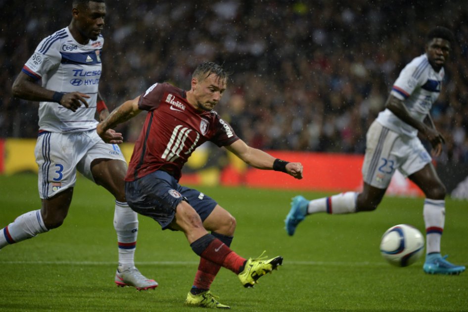 Lyon empata con Lille y sigue a cinco puntos del París SG