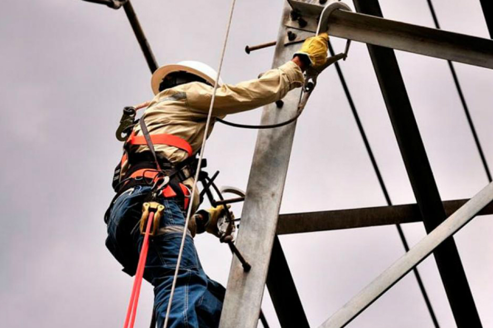 Cuatro personas fallecieron mientras reparaban red de energía en Apartadó, Antioquia