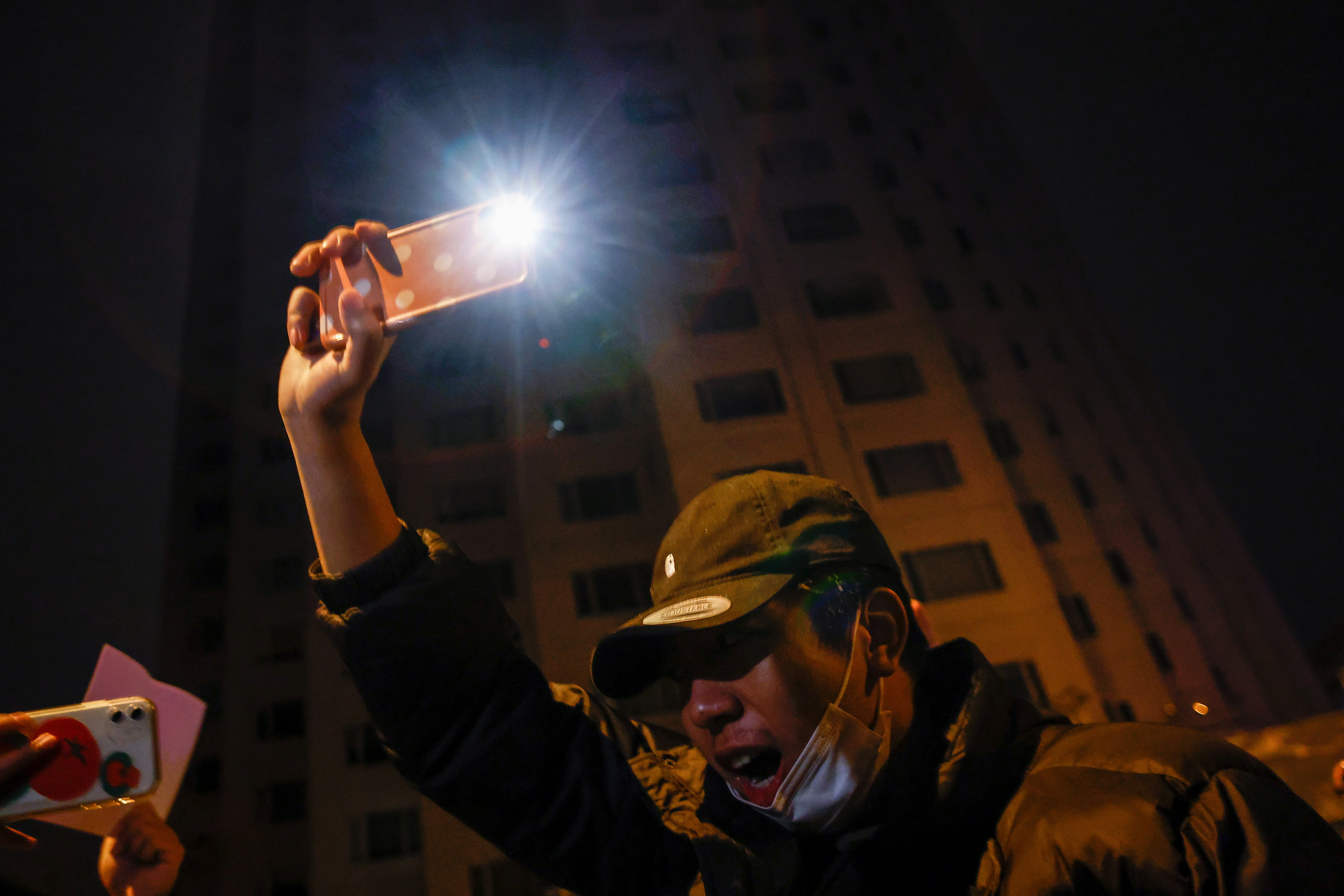 Así fue como la policía de China usó teléfonos para rastrear a manifestantes