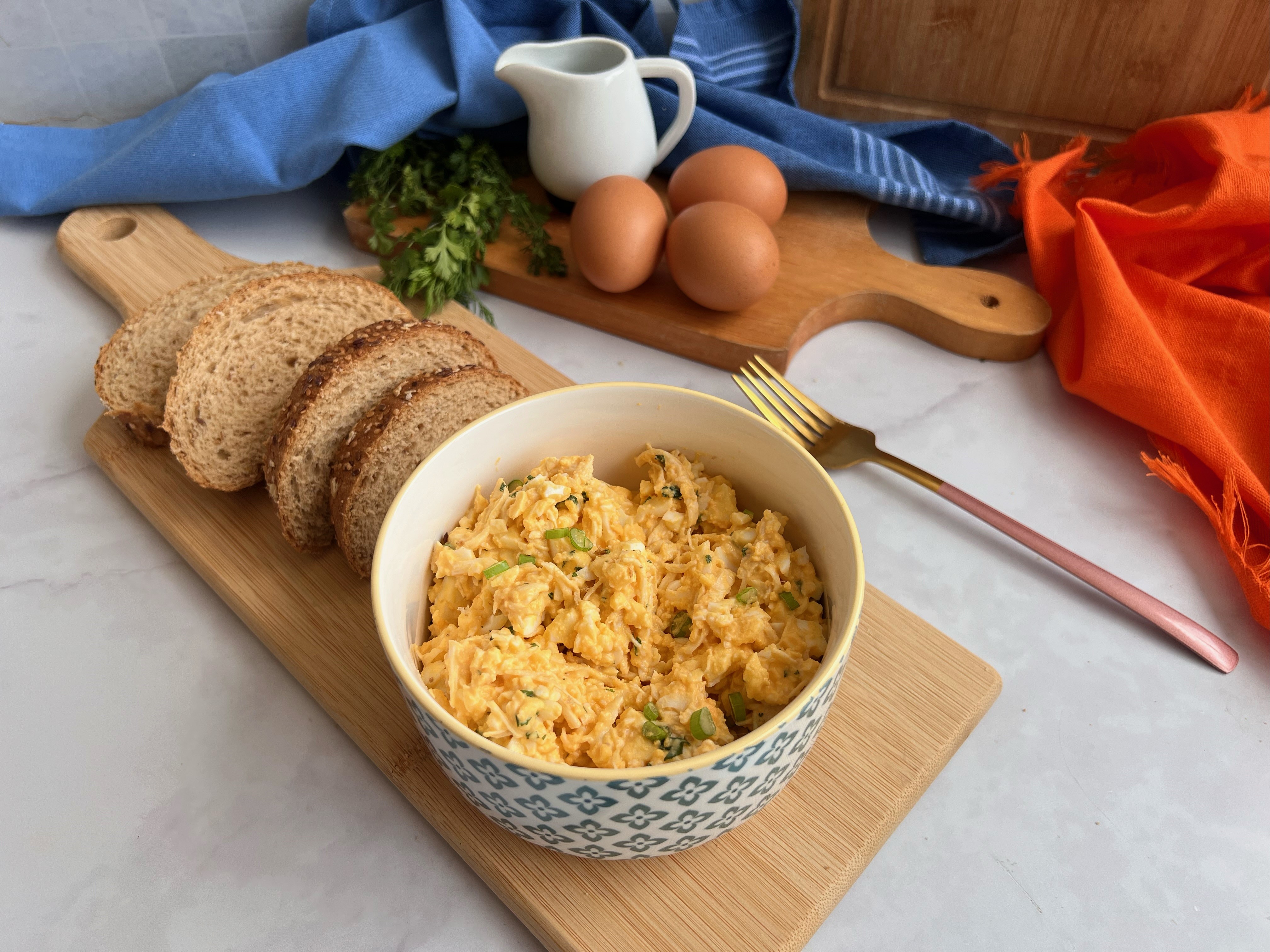 Receta: ensalada de huevo y pollo