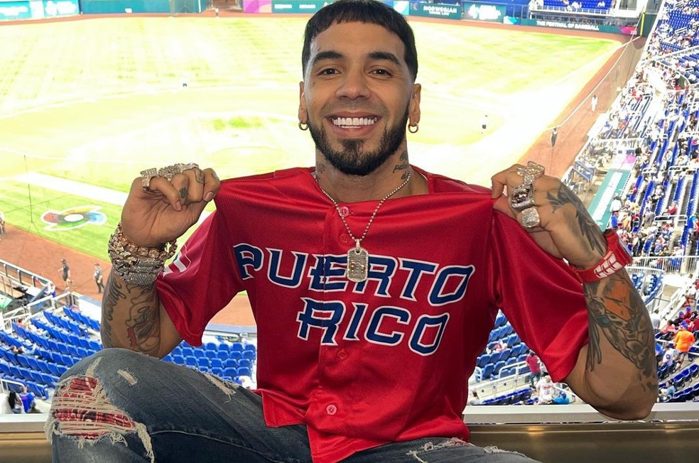 Anuel AA, ex de Karol G, es criticado por llamativo pedicure: “borra eso”