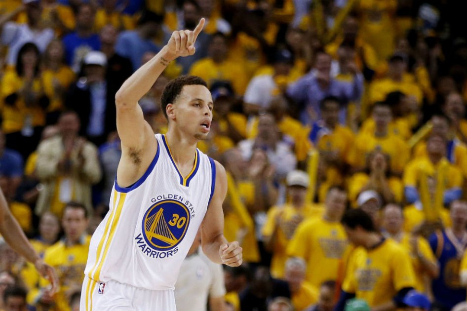 Stephen Curry lideró a los Golden State Warriors con 26 puntos. Foto: AFP