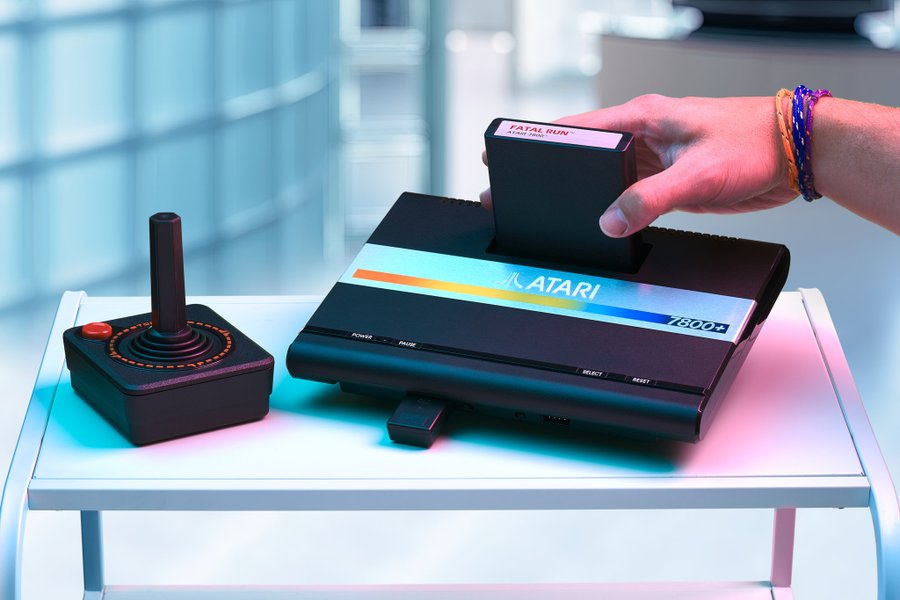 Atari lanza la consola retro 7800+, compatible con los cartuchos originales