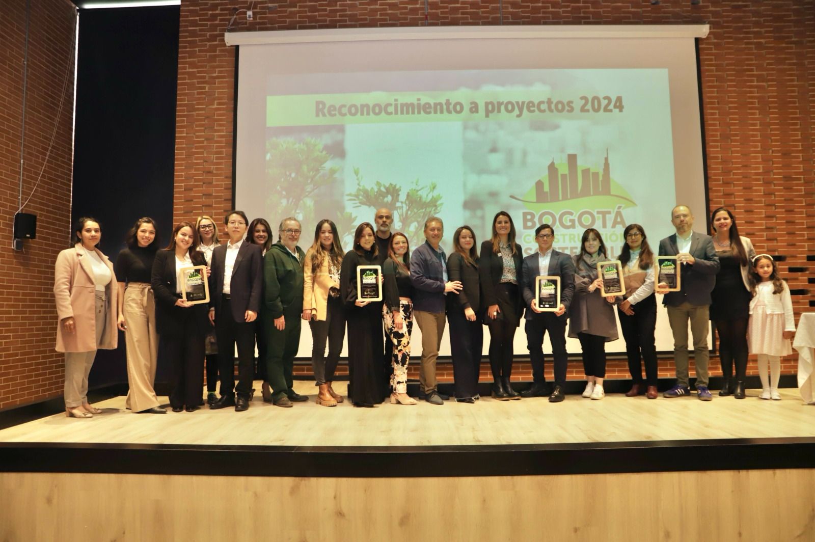 Las iniciativas que fueron premiadas, fueron seleccionadas entre 21 participantes del programa Bogotá Construcción Sostenible.