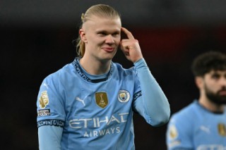 Manchester City's Norwegian striker #09 Erling Haaland gestures on the pitch after the English Premier League football match between Arsenal and Manchester City at the Emirates Stadium in London on February 2, 2025.