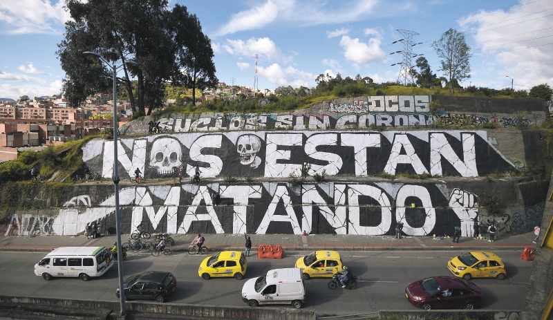 Mensajes plasmados por grafiteros en los muros de diversas ciudades del país, fueron una expresión del estallido social. Este fue capturado en Bogotá.