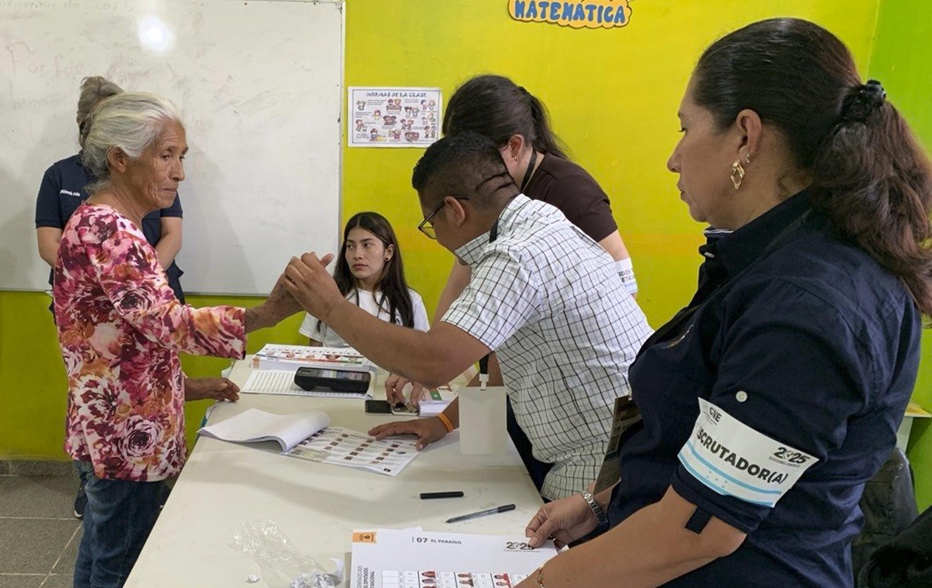 Fallas técnicas y reclamos de reconteo: así avanzan las elecciones en Honduras