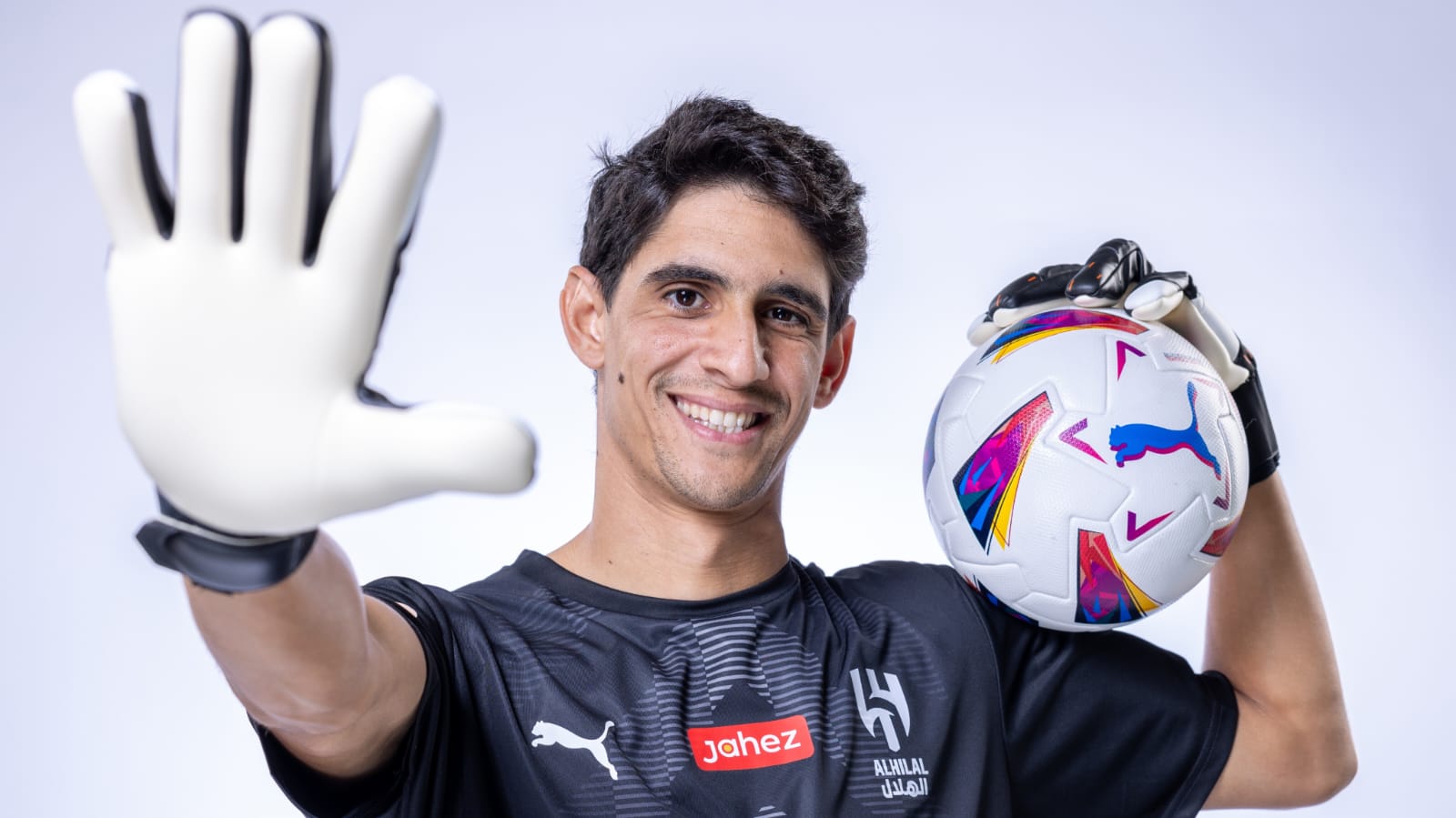 Bono, portero de Sevilla, será compañero de Neymar en Al-Hilal