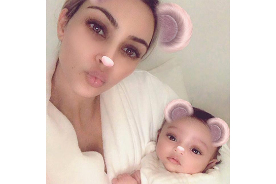 Kim Kardashian presenta a su hija Chicago