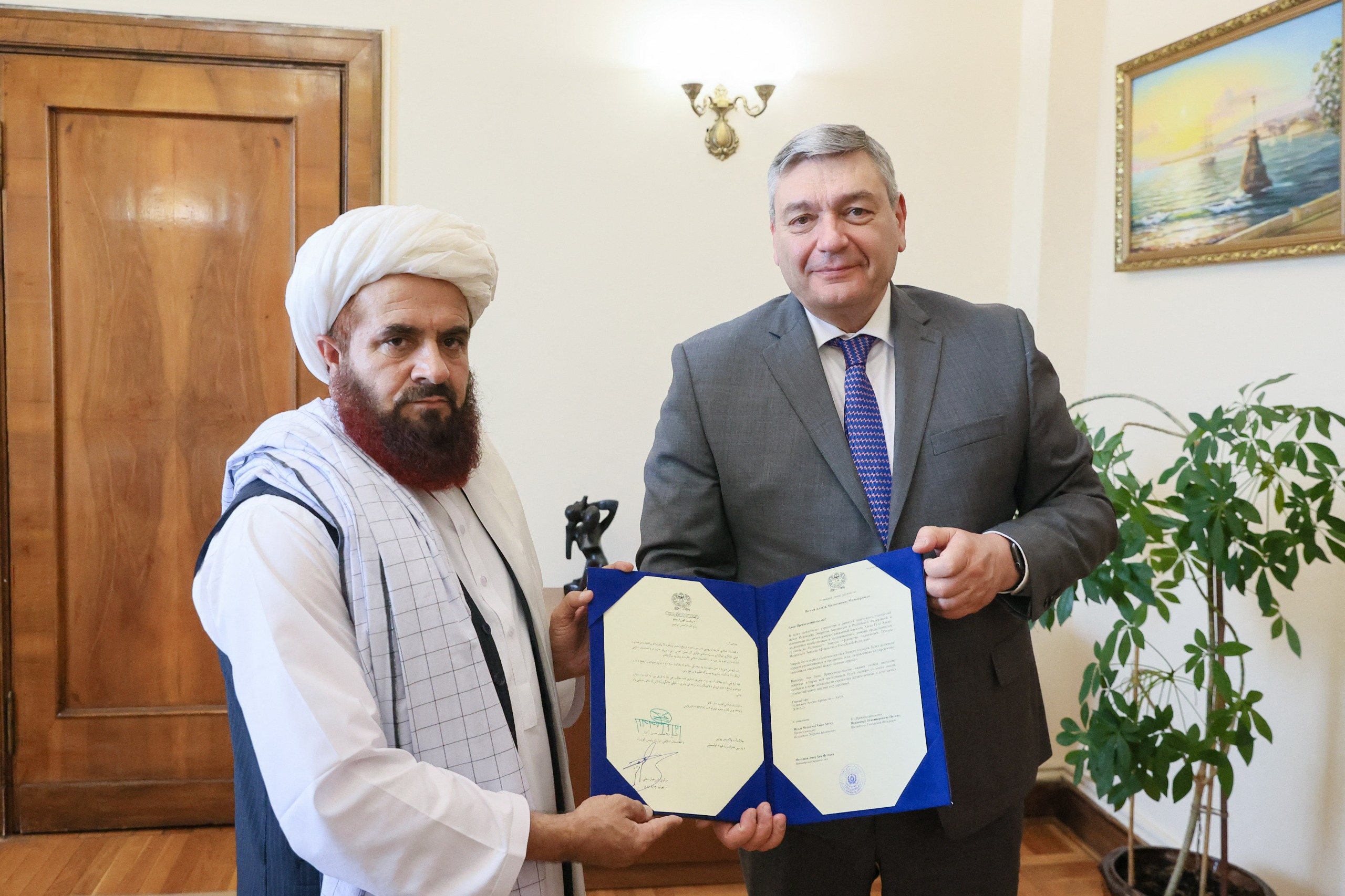 Rusia marca un precedente y reconoce a los talibanes como un gobierno legítimo