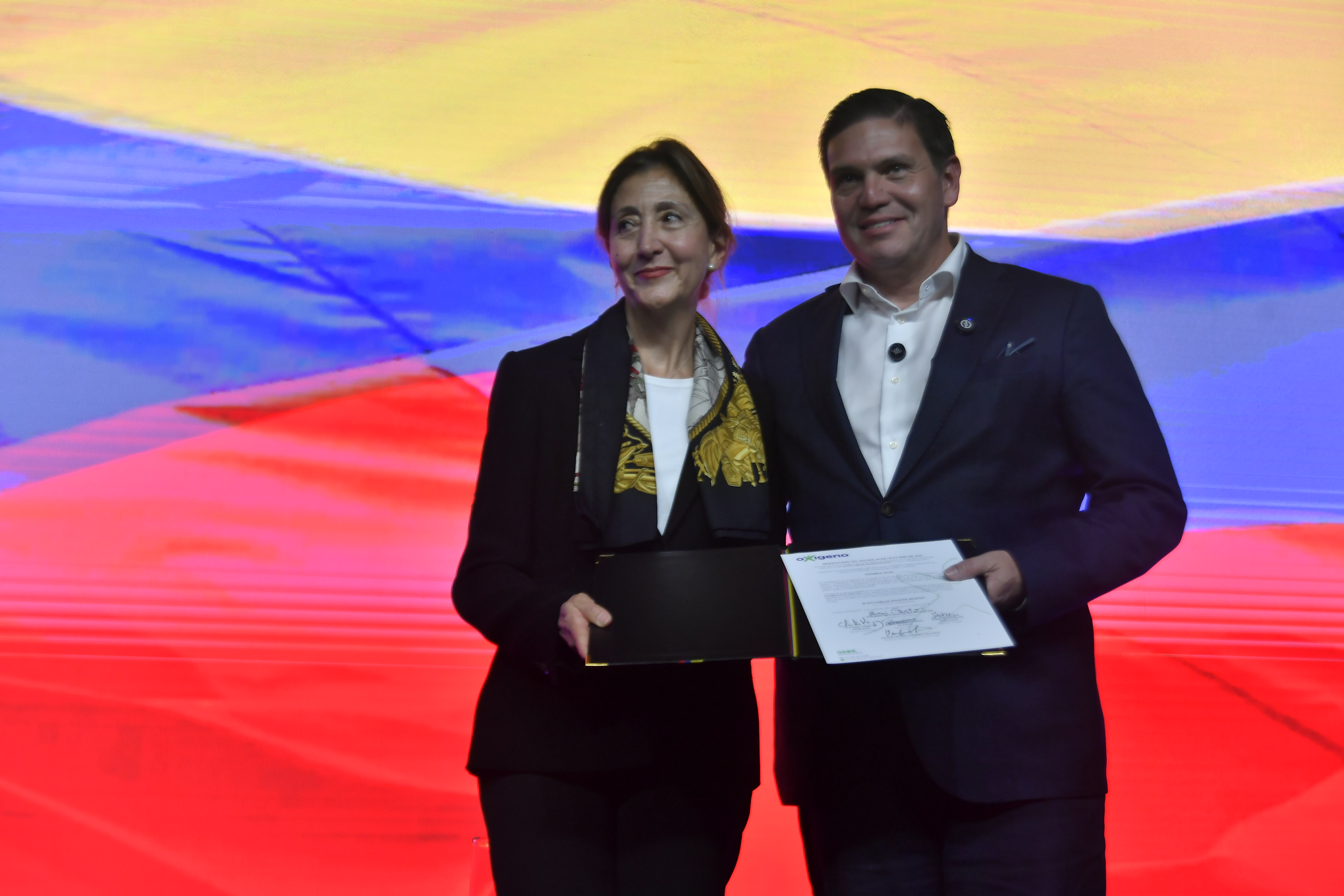 Directora del partido Verde Oxígeno con Juan Carlos Pinzón, exministro de Defensa y exembajador de Colombia en los Estados Unidos, conformando una alianza para que este último sea el candidato a la Presidencia 2026.