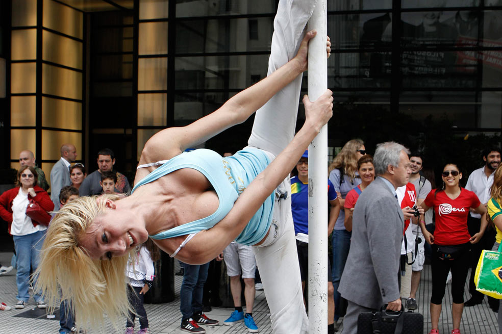 Pole dance en las calles de Buenos Aires