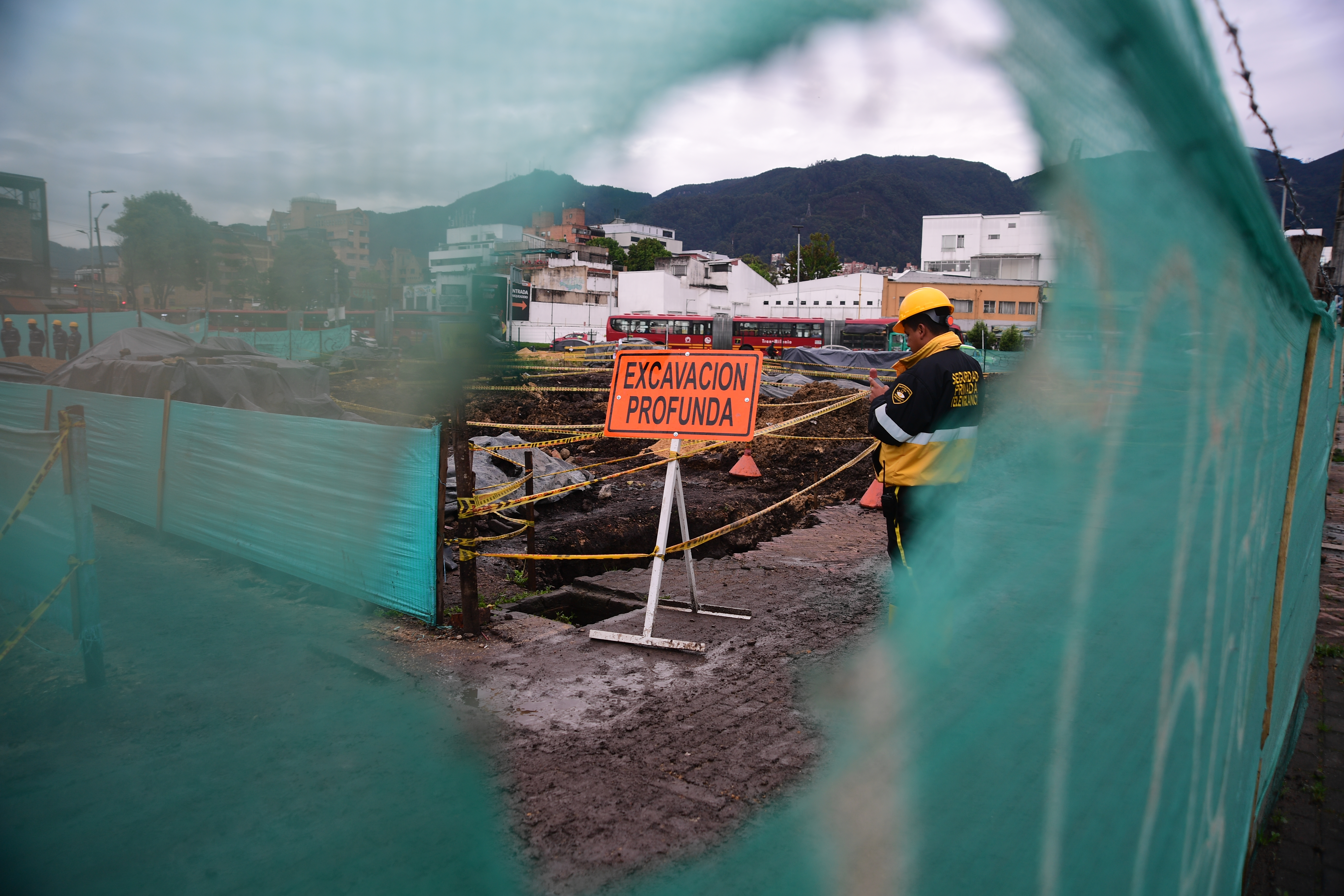 Se inicia cierre de carriles para vehículos en la Avenida Caracas por obras del Metro