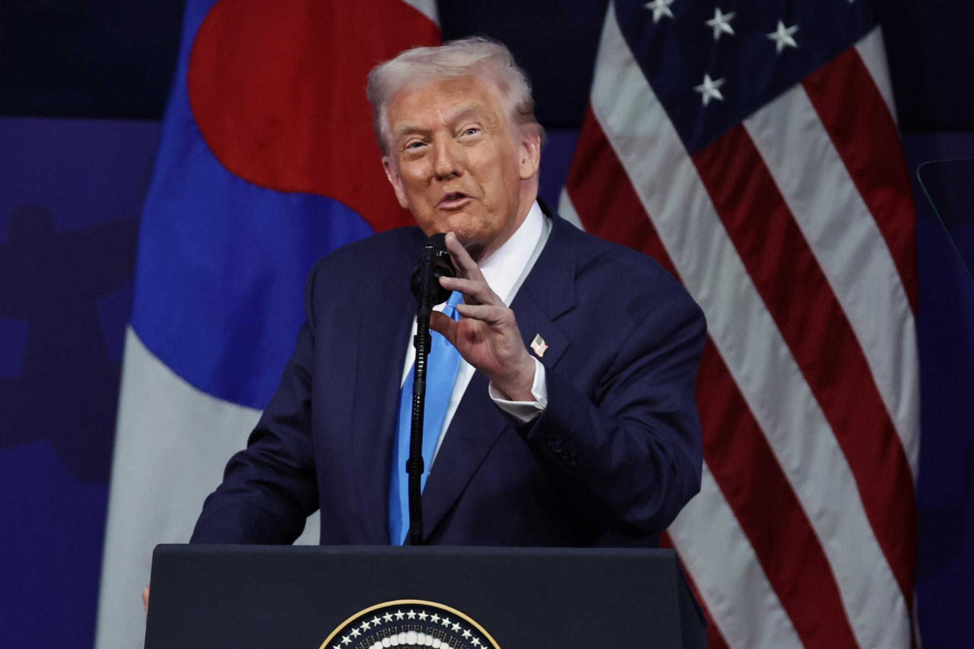 GYEONGJU (South Korea), 29/10/2025.- US President Donald Trump speaks during the APEC CEO Summit Korea 2025 in Gyeongju, South Korea, 29 October, 2025. The APEC CEO Summit Korea 2025 is being held in Gyeongju until 31 October. (Corea del Sur) EFE/EPA/ANDRES MARTINEZ CASARES