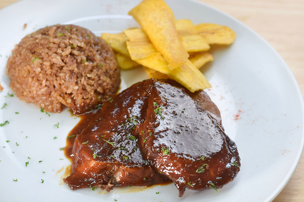 Cómo hacer posta negra cartagenera y arroz con coco