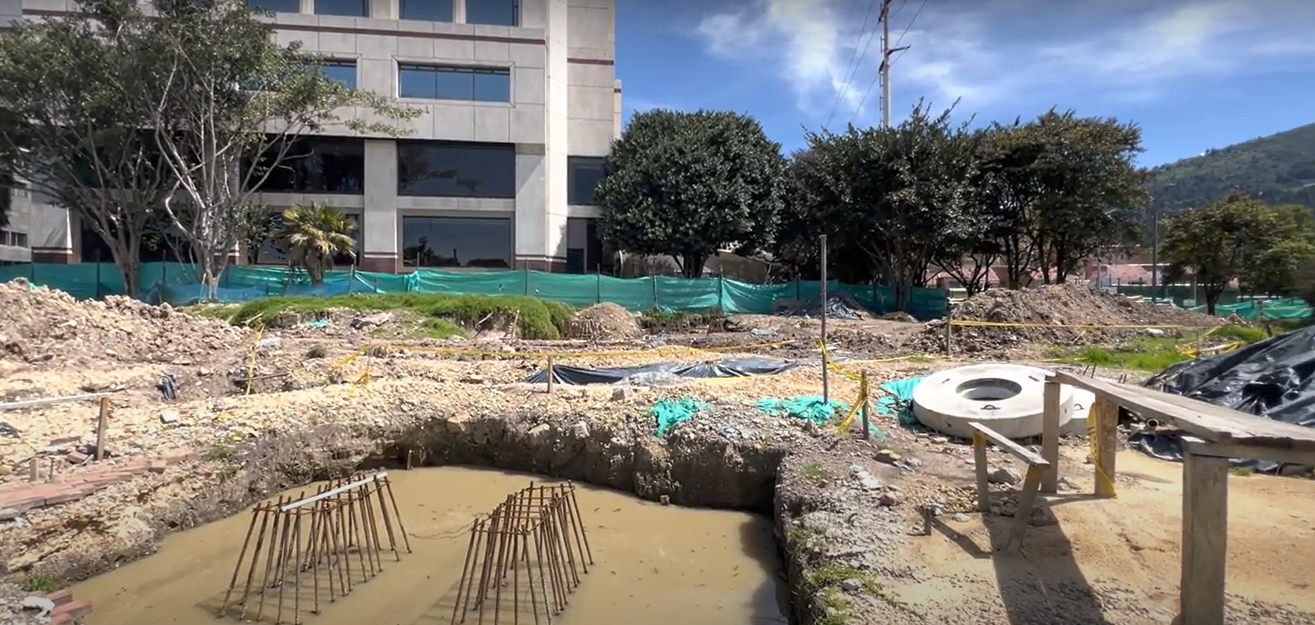 Denuncian retrasos en obra de puente peatonal de Av. Laureano Gómez con calle 112