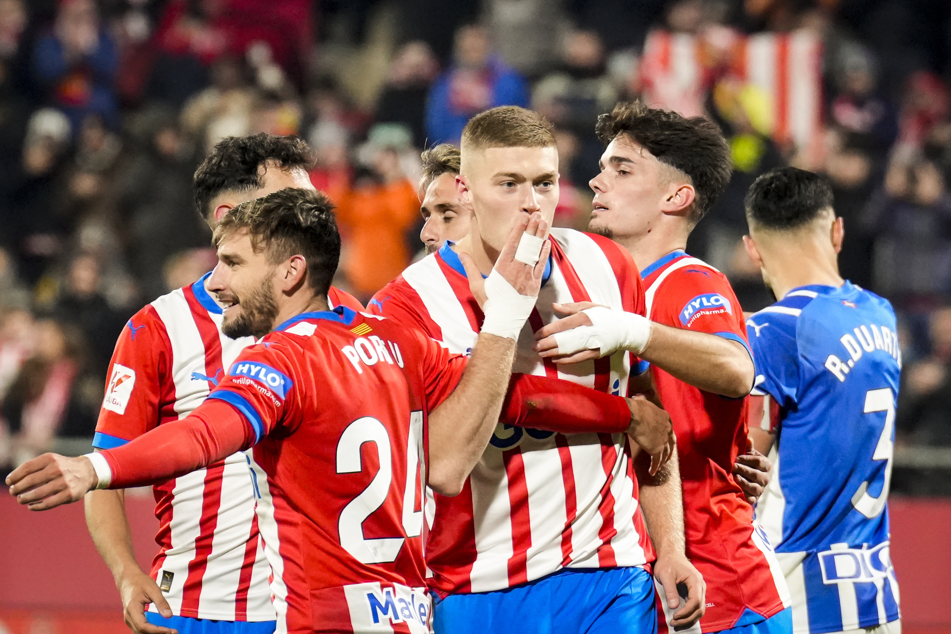 Girona venció a Alavés y recuperó el liderato de la Liga de España