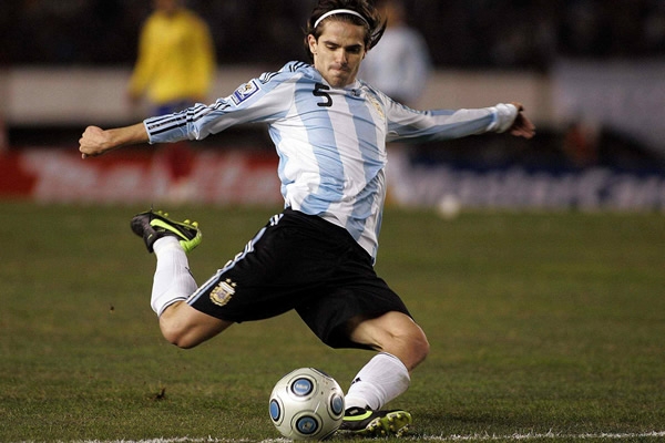 Fernando Gago será baja de Argentina ante Bolivia