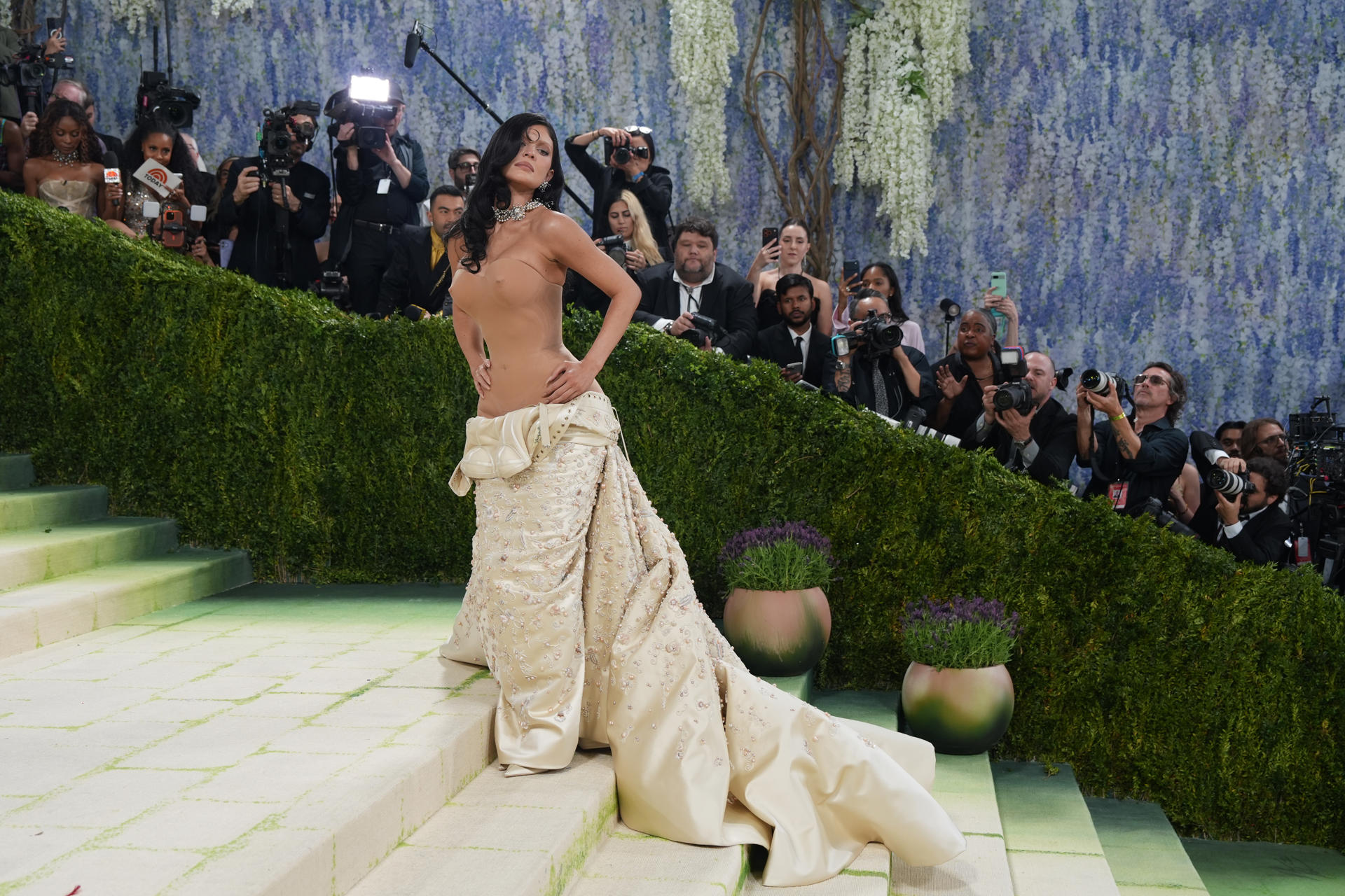 AME9364. NUEVA YORK (ESTADOS UNIDOS), 04/05/2026.- La modelo estadounidense Kylie Jenner posa este lunes, durante la alfombra blanca de la Met Gala en Nueva York (EE.UU.). EFE/ Octavio Guzmán