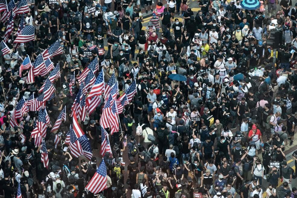 El motivo de las banderas de EE. UU. en las protestas de Hong Kong