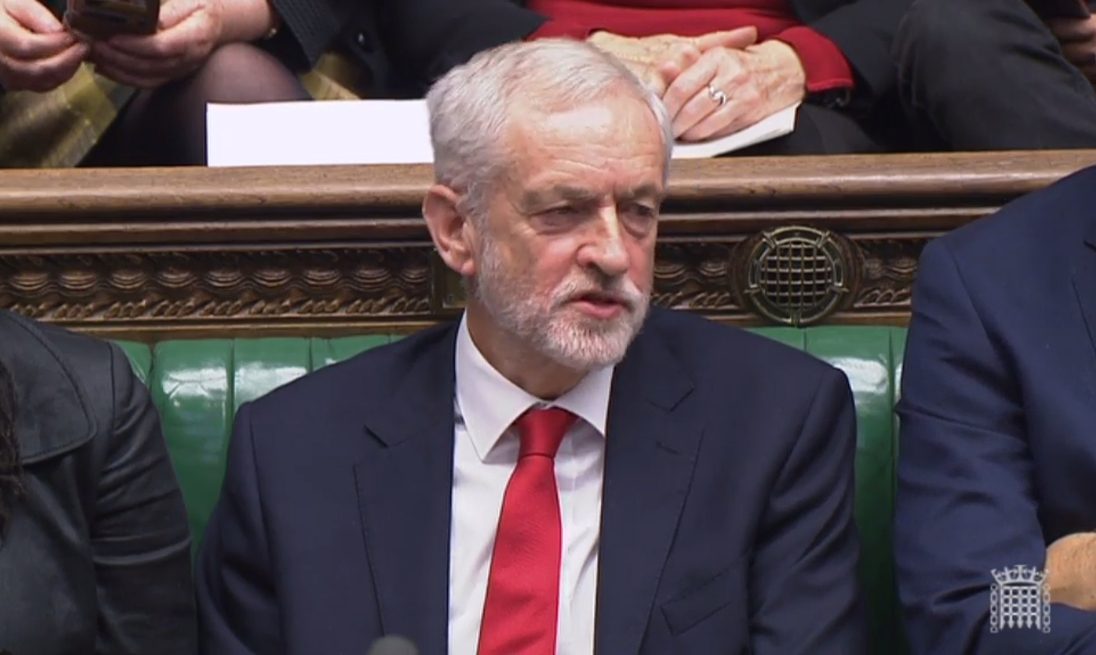 ¿Llamó Jeremy Corbyn «mujer estúpida» a Theresa May?