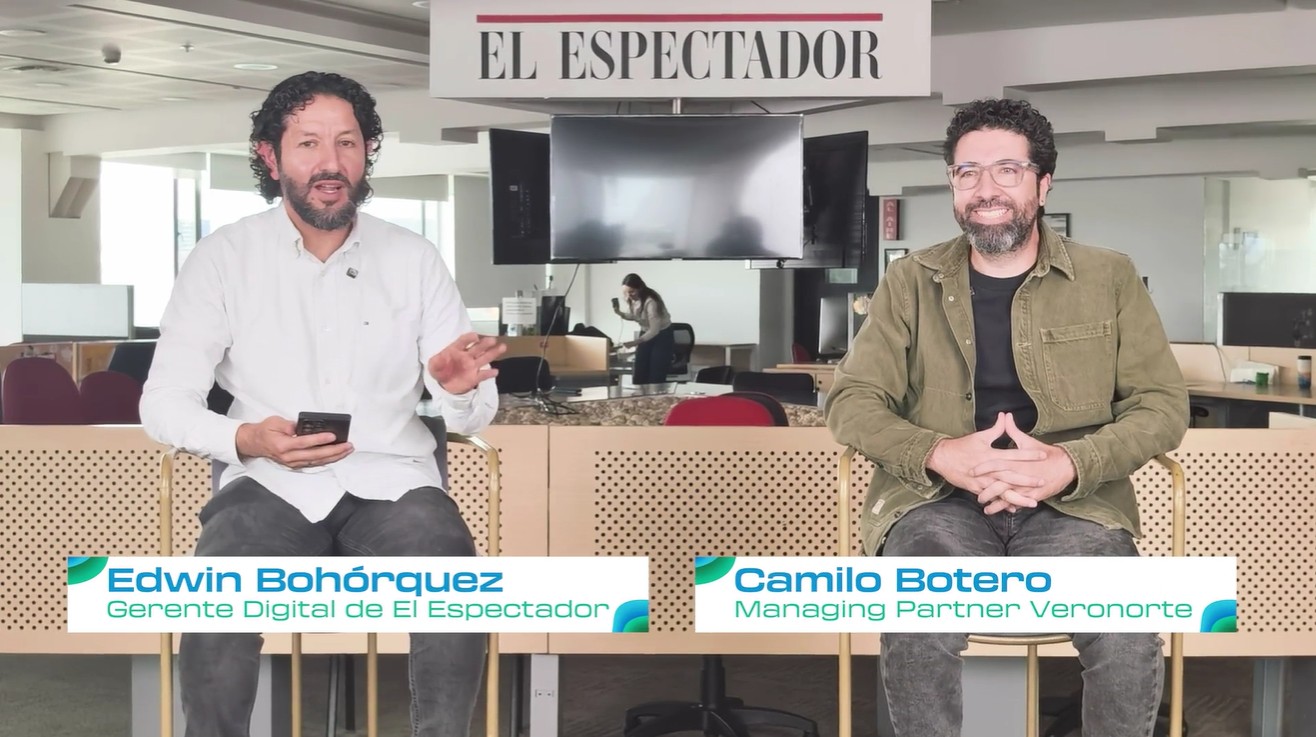 Edwin Bohórquez Aya, de El Espectador, y Camilo Botero, de Veronorte, durante la entrevista en la redacción.