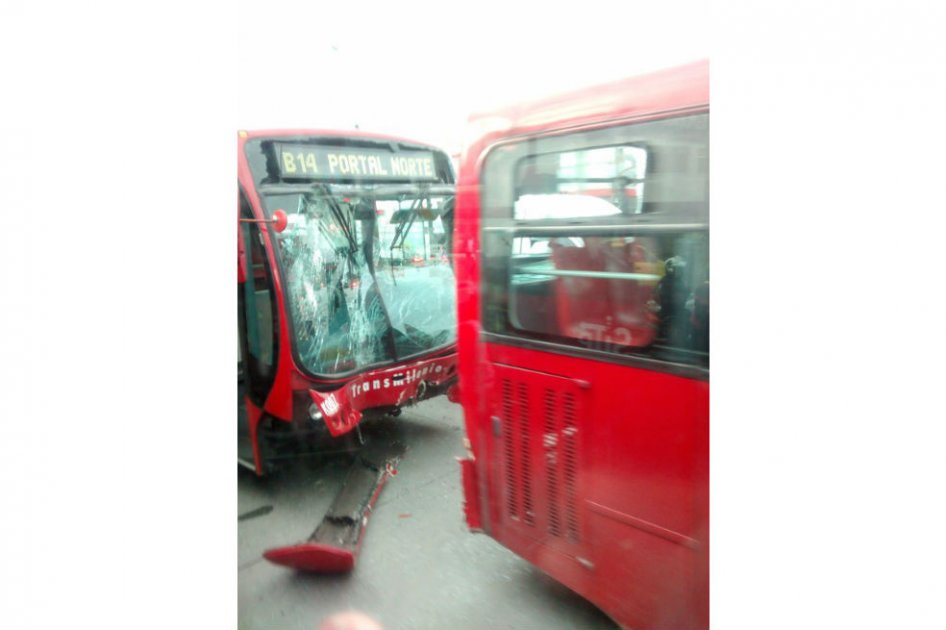 18 heridos por accidente entre dos buses de TransMilenio en la calle 13