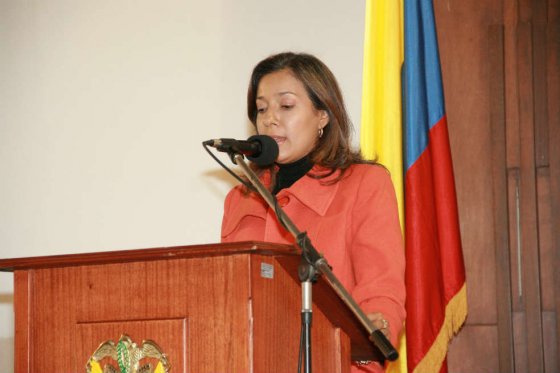 Denuncian a directora administrativa del Senado por presuntas irregularidades en contratos