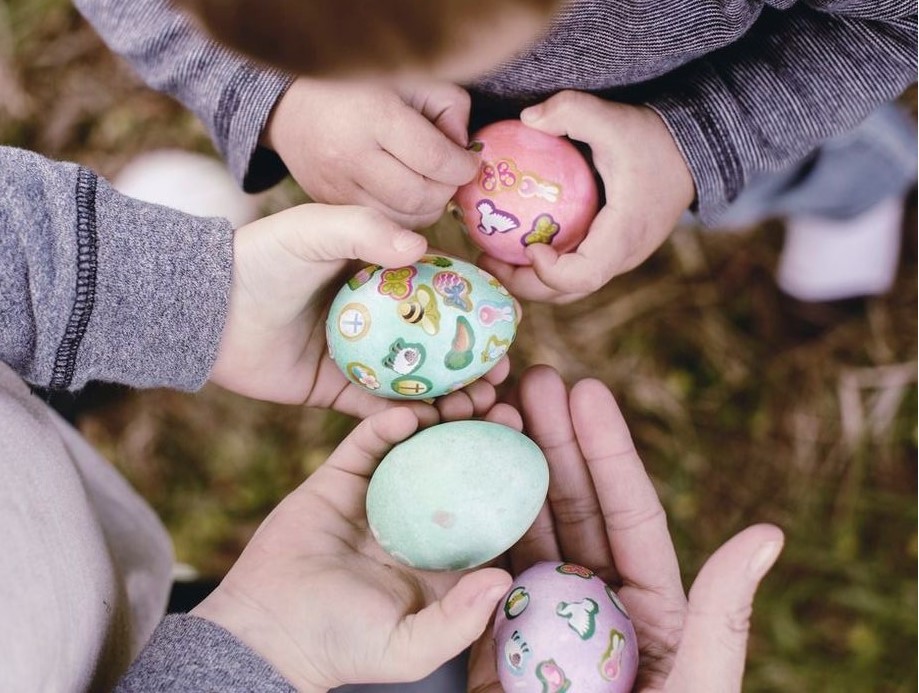 ¿Por qué se pintan huevos en Semana Santa para Pascua?