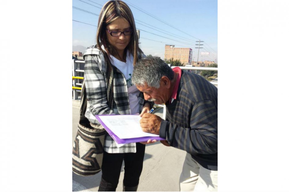 Impulsan ‘firmatón’ para exigir mejoras en TransMilenio