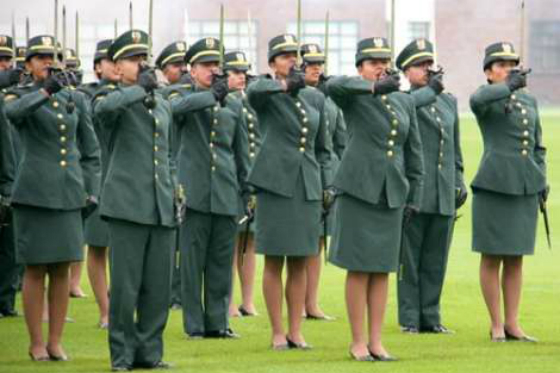 Proponen servicio militar obligatorio para las mujeres