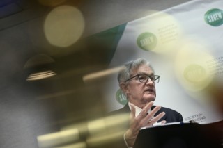 Más inflación, menos crecimiento: lo que teme la Fed tras las decisiones de Trump