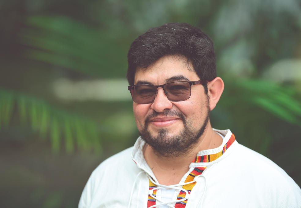 Henry Ramírez Soler: un cura de pueblo que defiende los derechos humanos