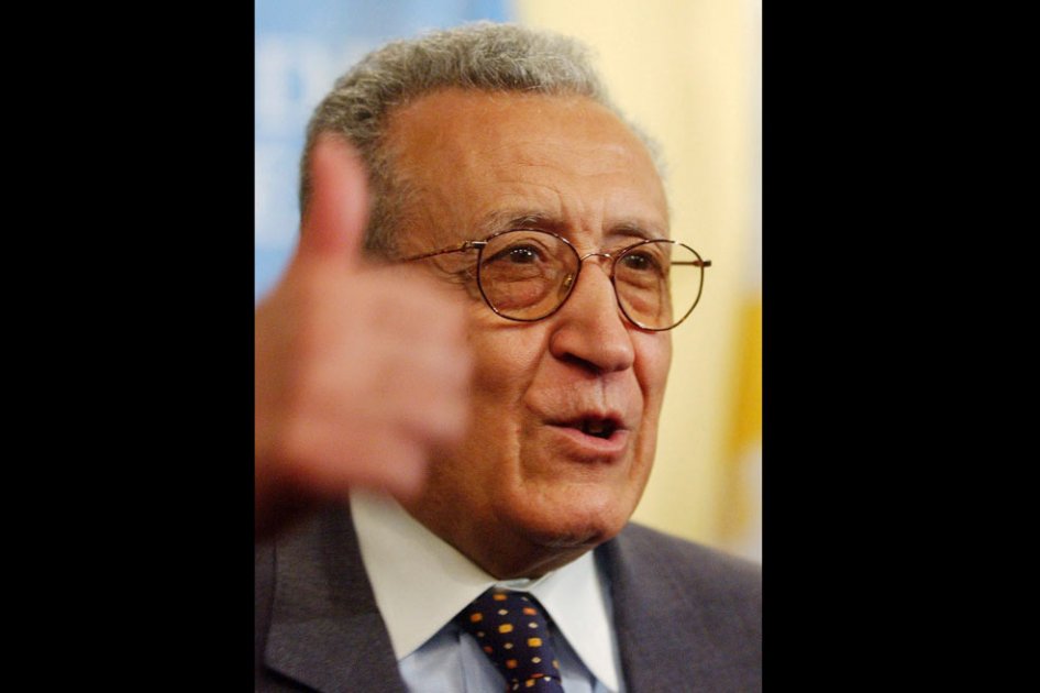 Lakhdar Brahimi podría reemplazar a Kofi Annan