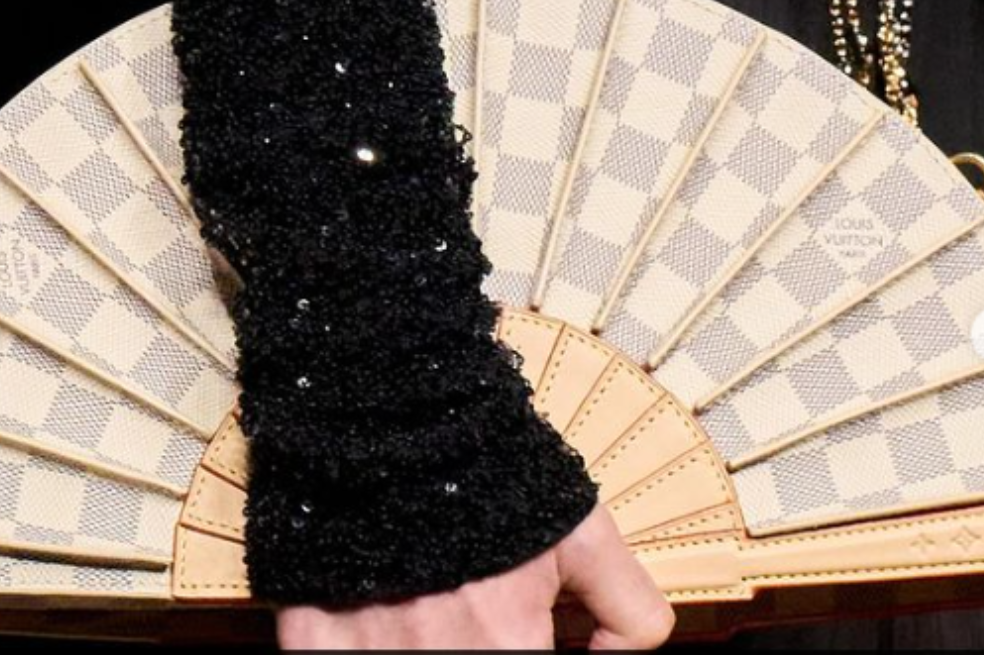 Este es uno de los bolsos que fueron tendencia en La Semana de la Moda París