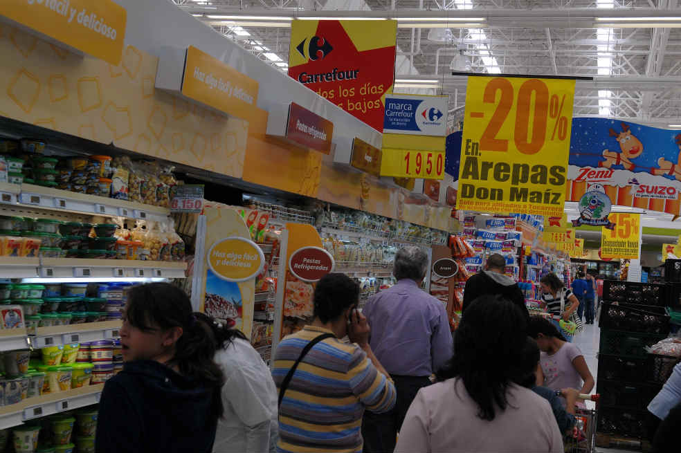 Trabajadores de Carrefour en alerta  por llegada de Cencosud