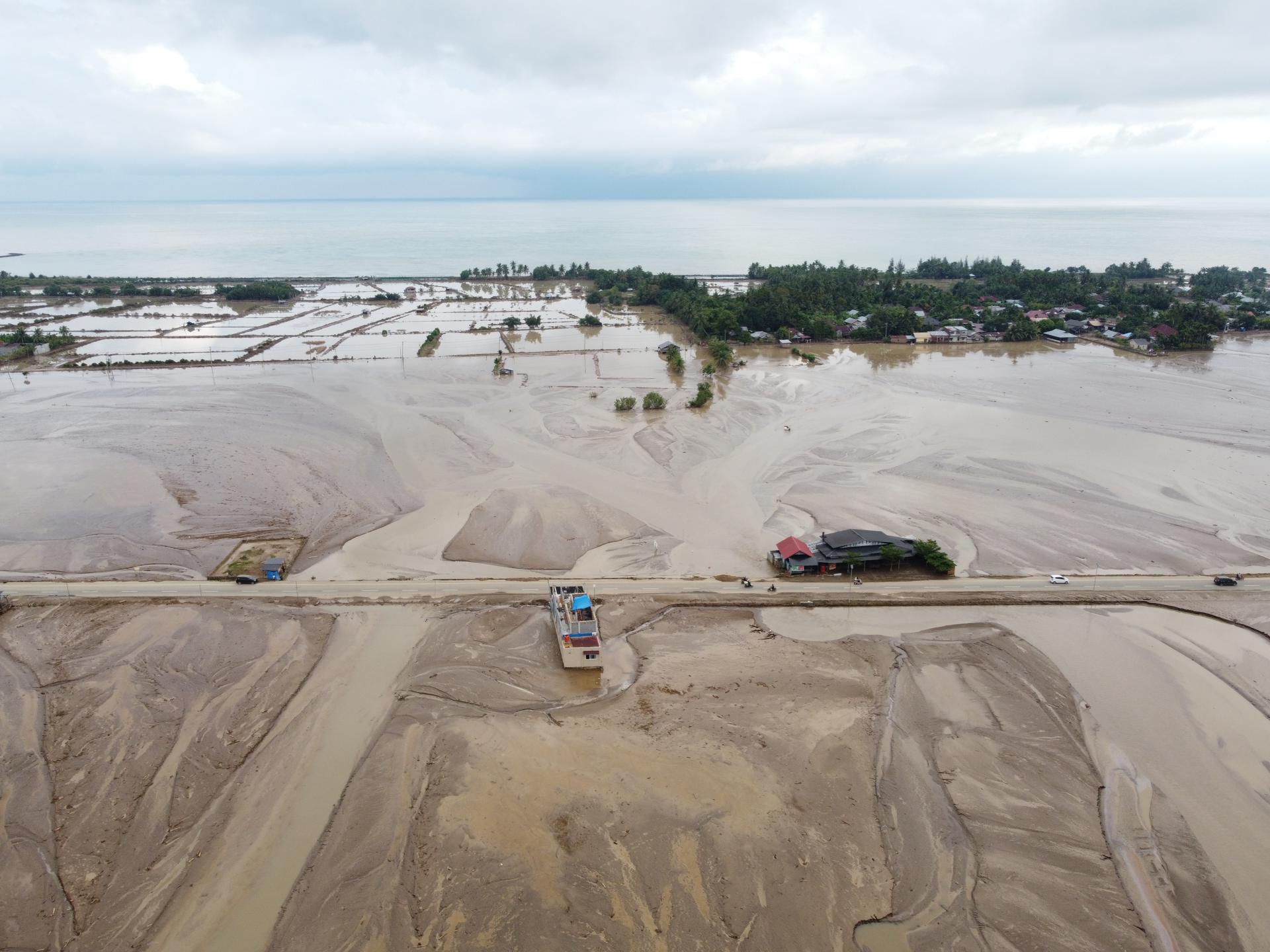 “Fue como un terremoto”: muertos por inundaciones en Asia superan las 1.500 personas